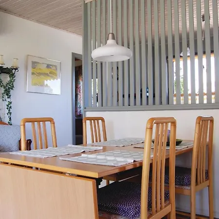 3 Bedroom Gorgeous In Hejls